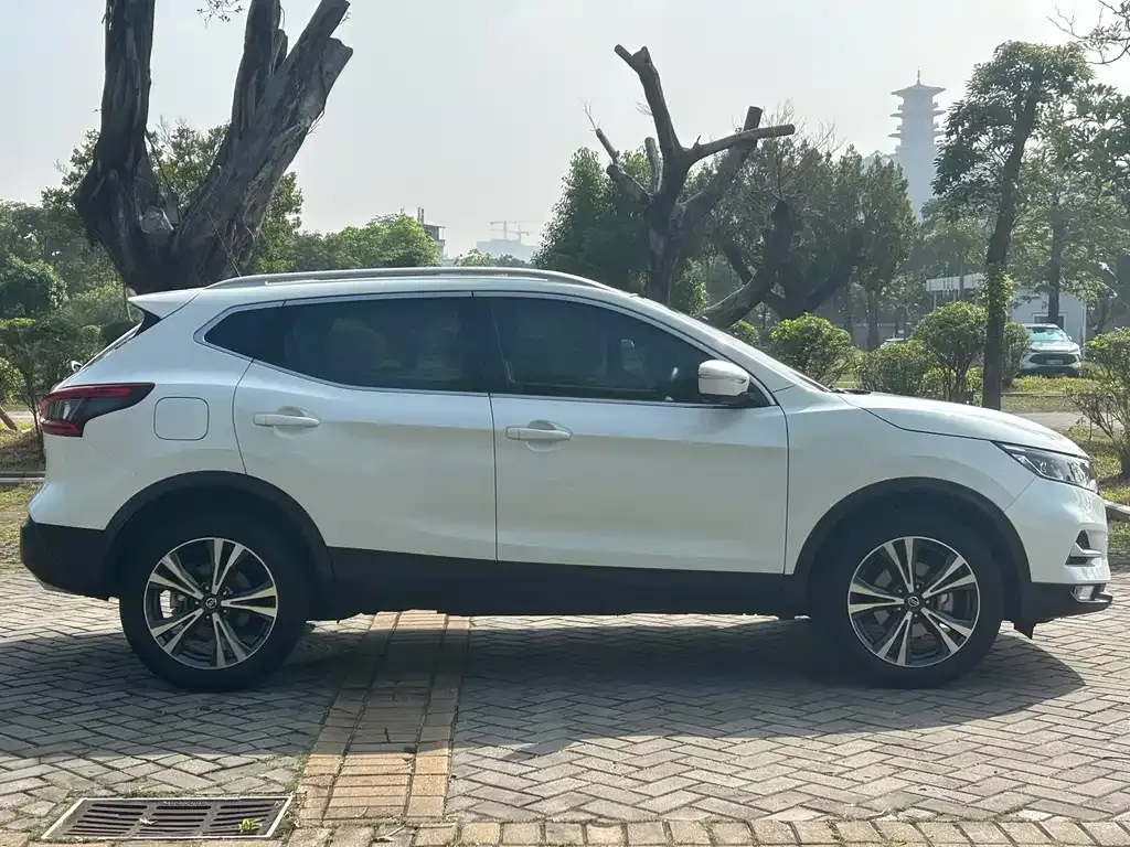 Nissan Qashqai — фото 8