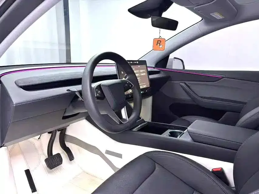 Tesla Model Y — фото 10