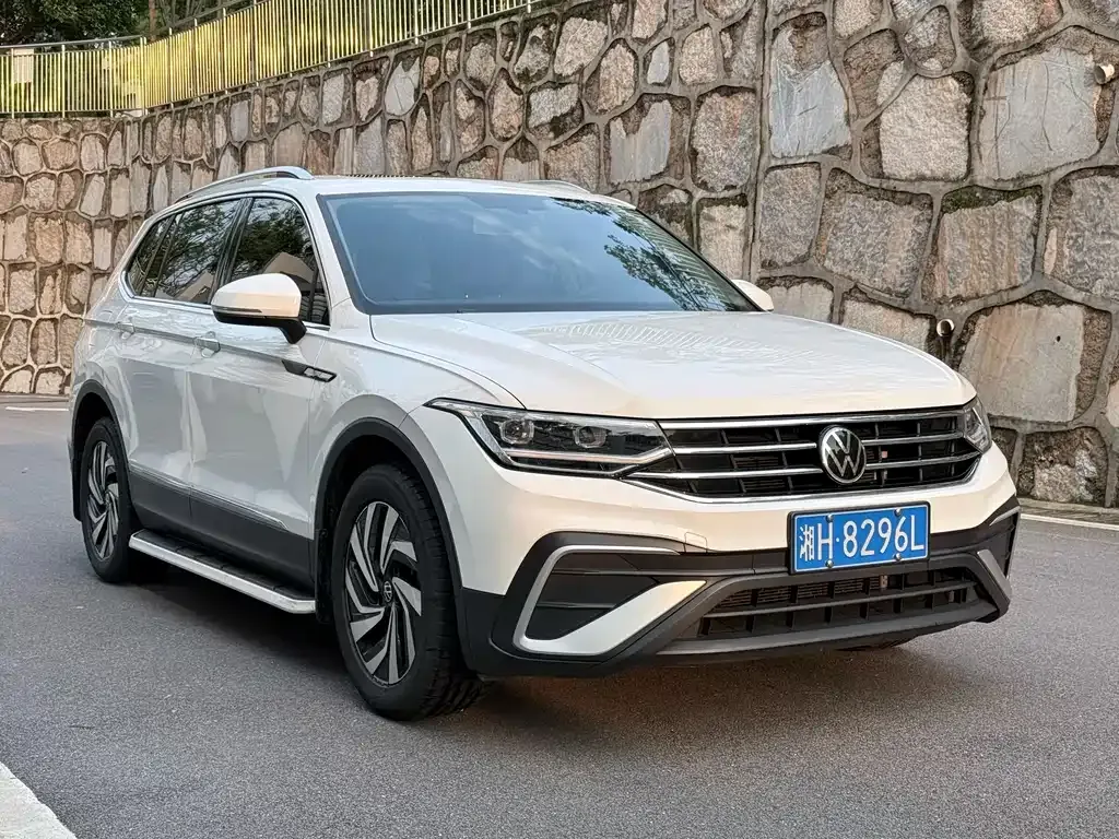 Volkswagen Tiguan L — фото 8