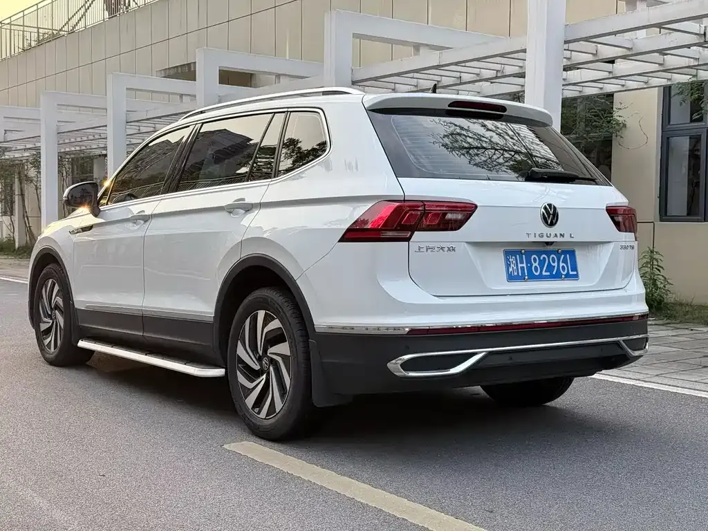 Volkswagen Tiguan L — фото 7