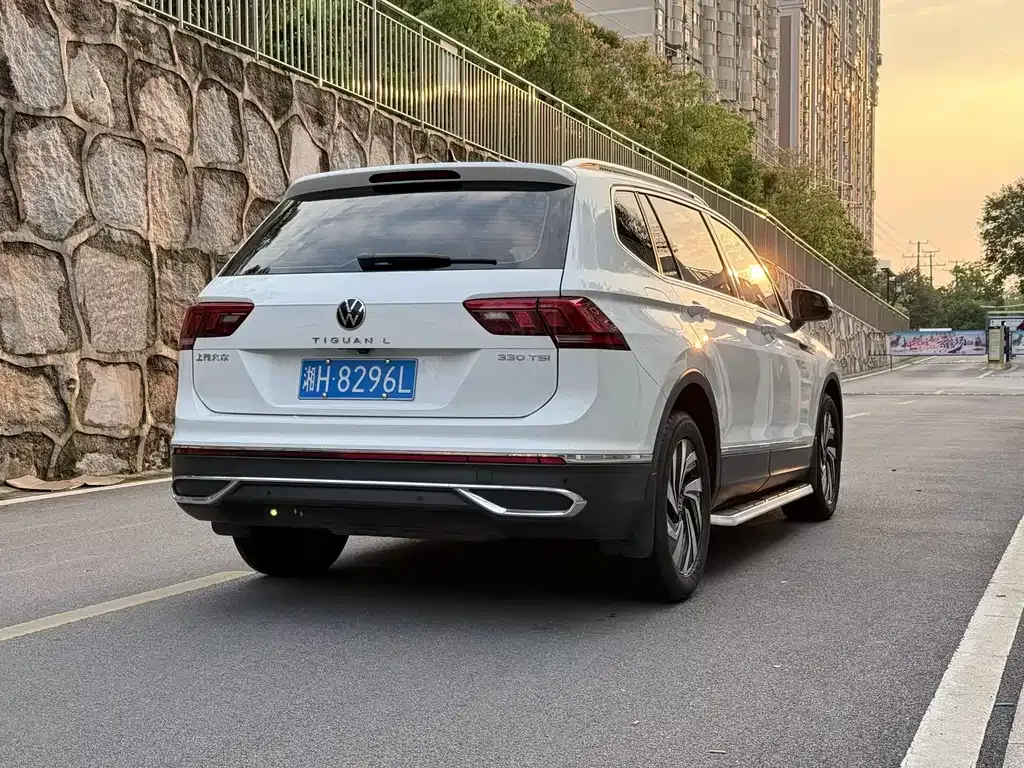 Volkswagen Tiguan L — фото 9