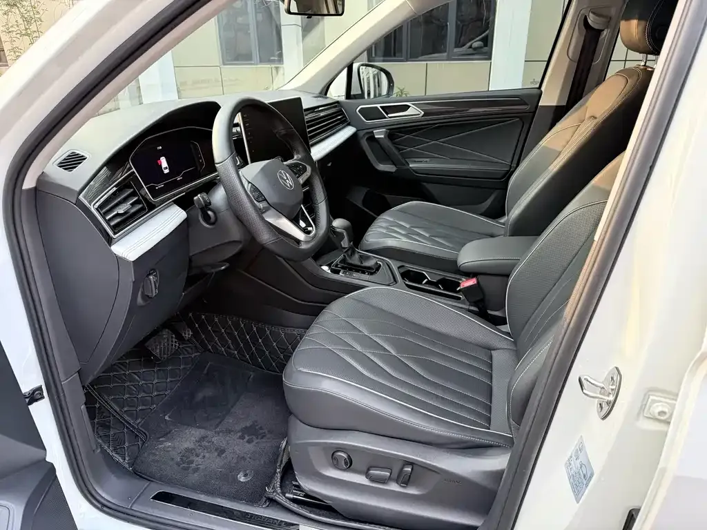 Volkswagen Tiguan L — фото 4