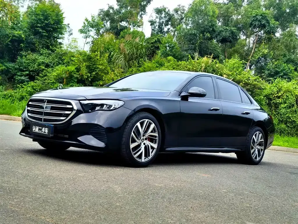 Mercedes-Benz E-Class — фото 1