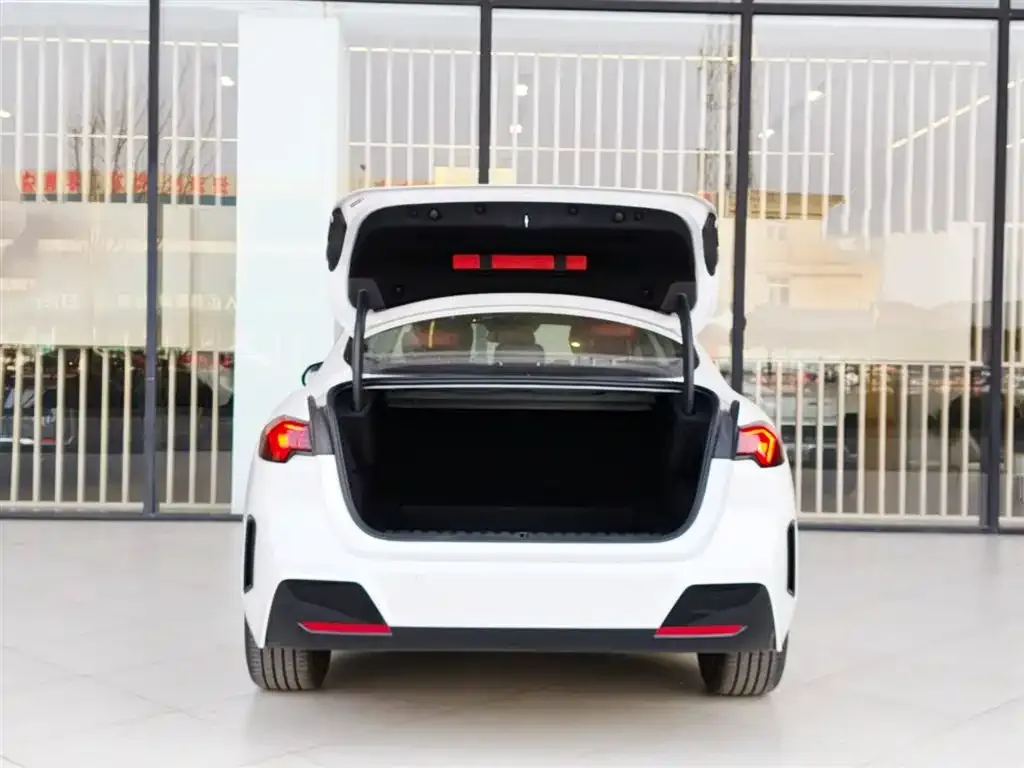 BMW 2 Series 2025 из CN, фото 2