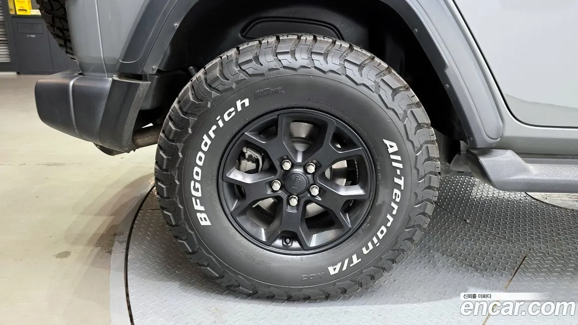 Jeep Wrangler — фото 8