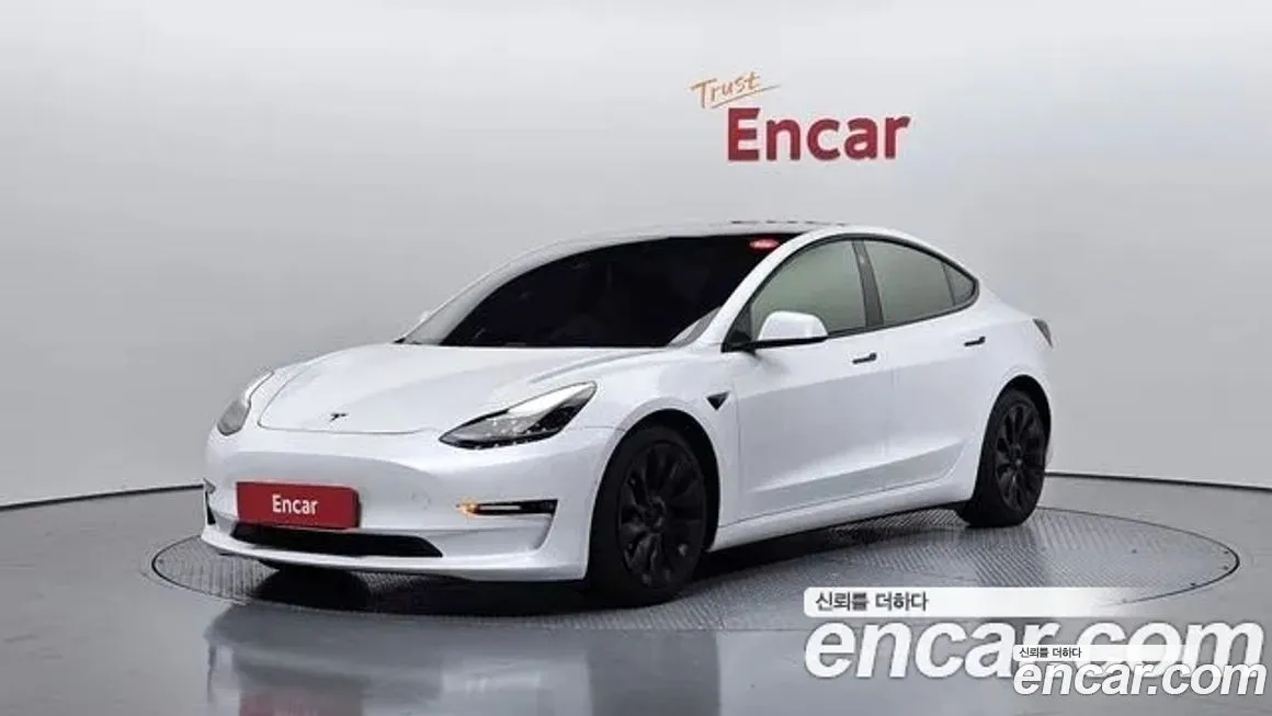Tesla Model 3 — фото 1