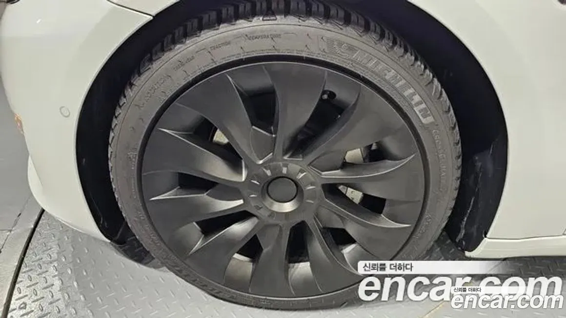 Tesla Model 3 — фото 10