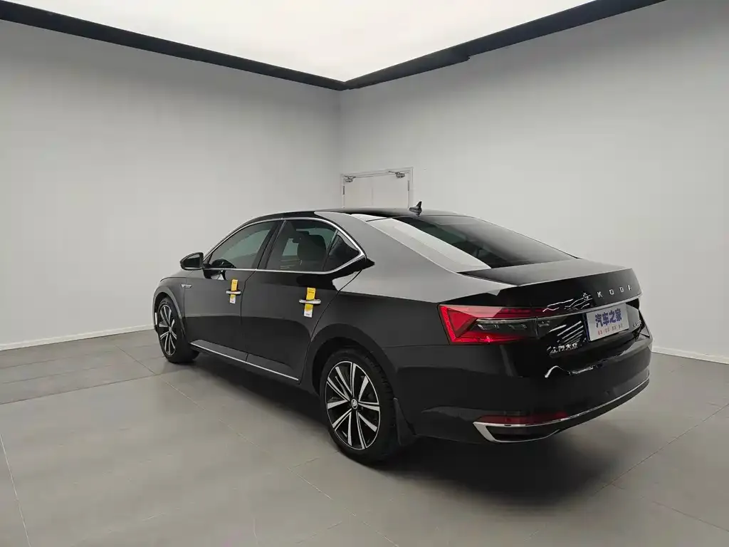 Skoda Superb 2023 из CN, фото 3