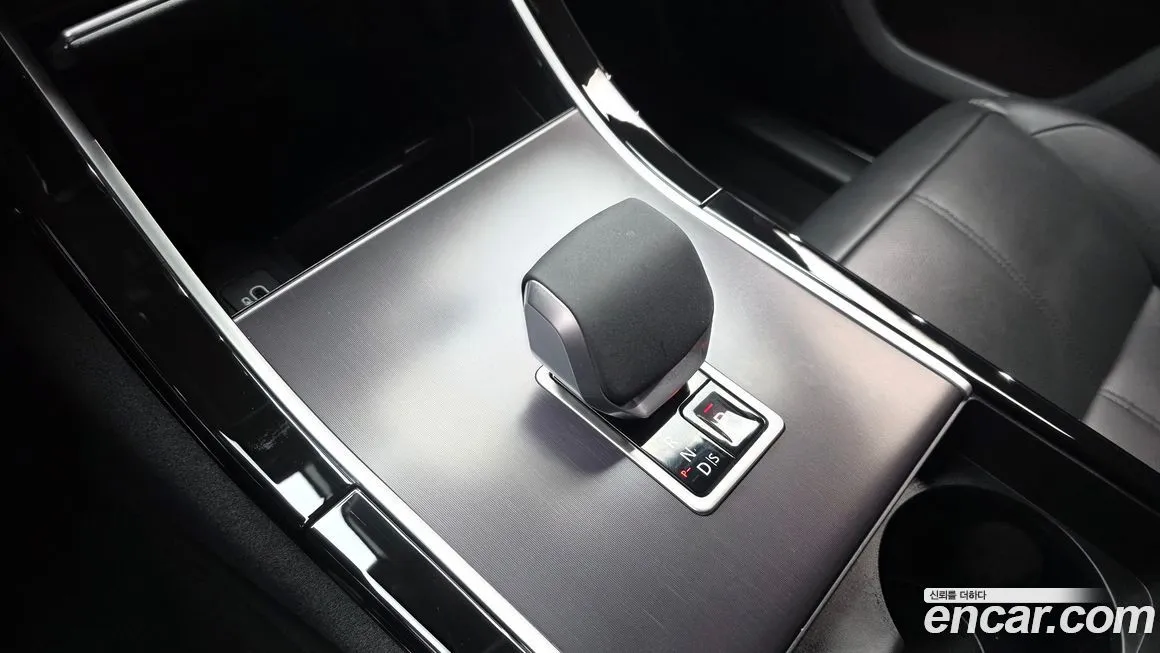 Land Rover Range Rover Velar 2026 из KR, фото 5