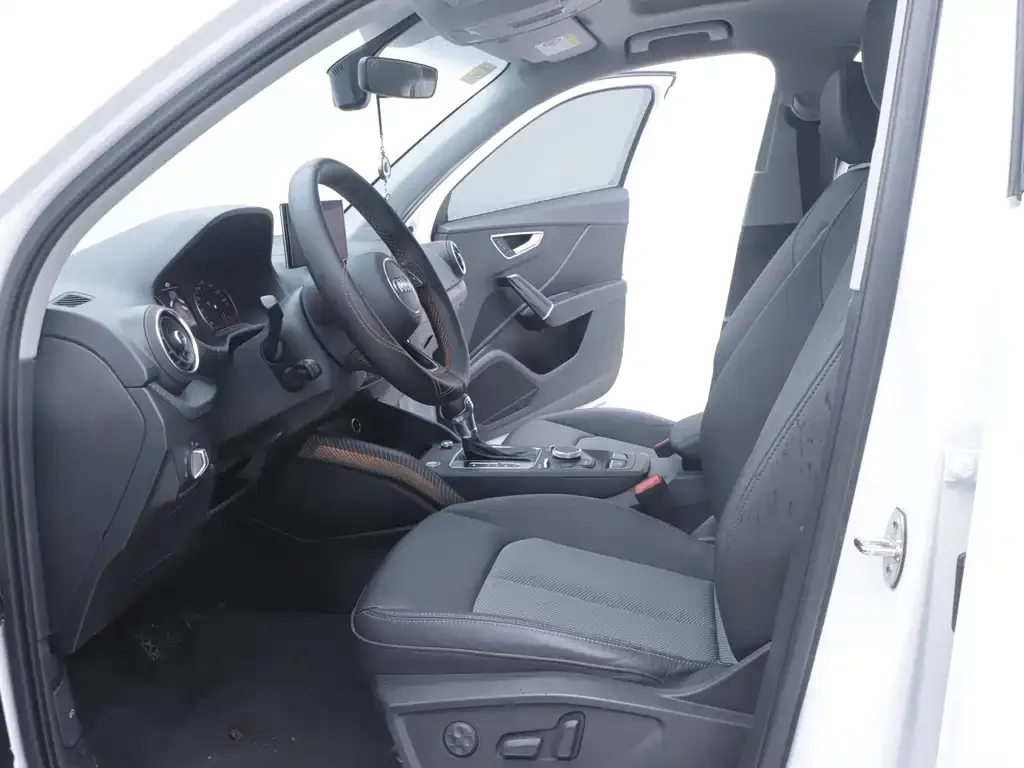 Audi Q2L — фото 5