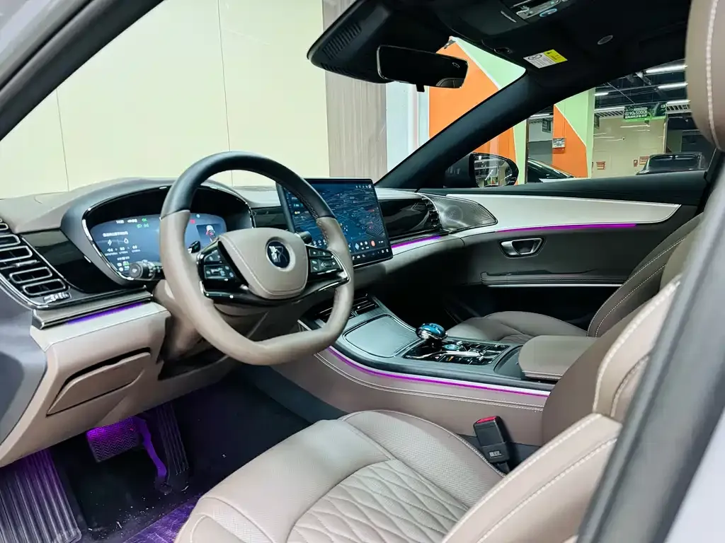 BYD Han — фото 10