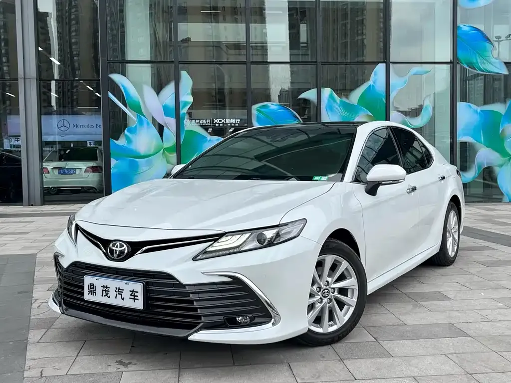 Toyota Camry — фото 6