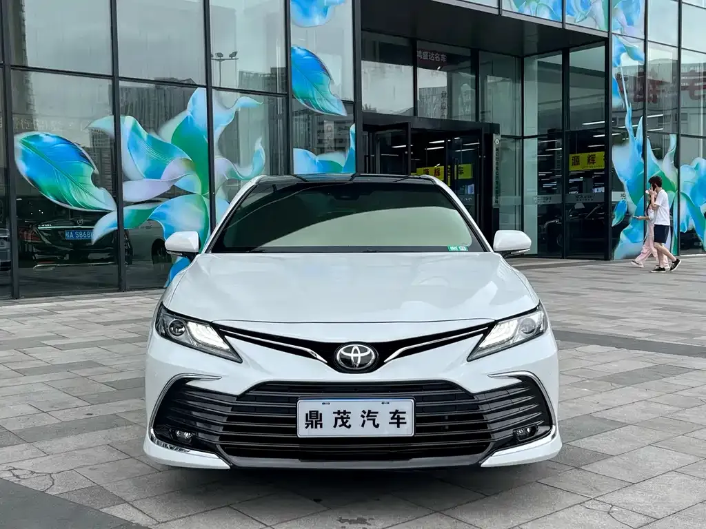 Toyota Camry — фото 8