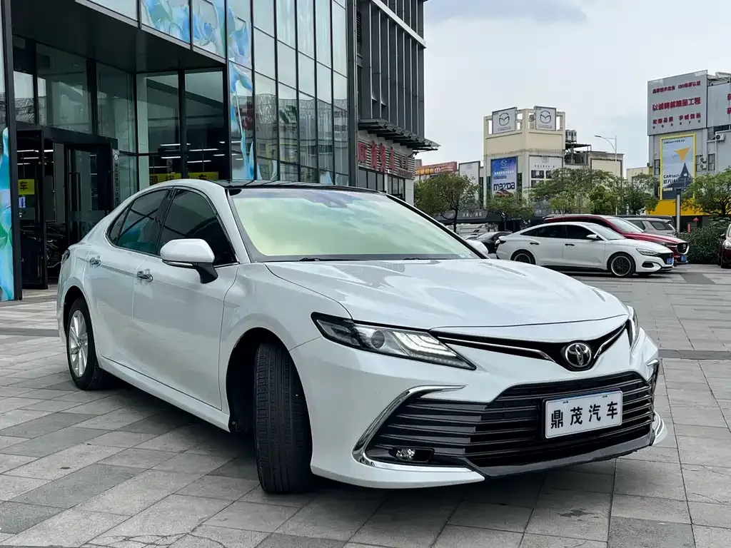 Toyota Camry — фото 3