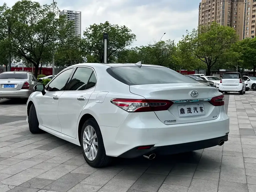 Toyota Camry — фото 10