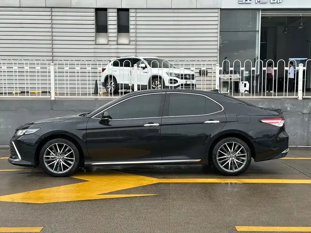 Toyota Camry 2023 из CN, фото 2