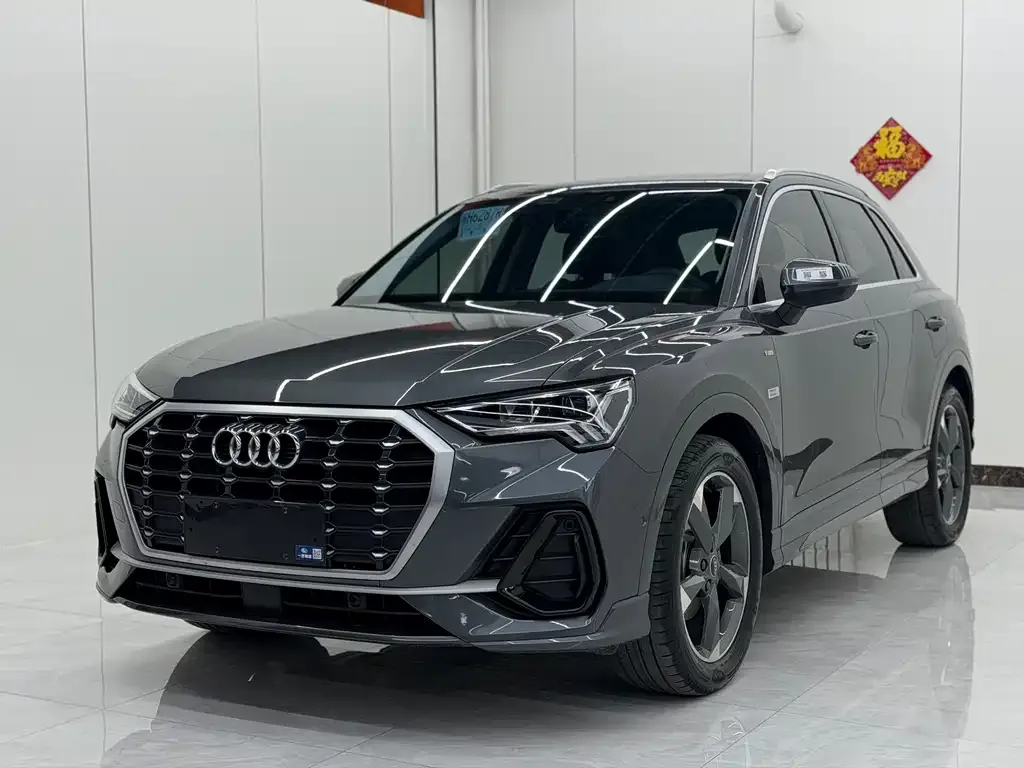 Audi Q3 — фото 1