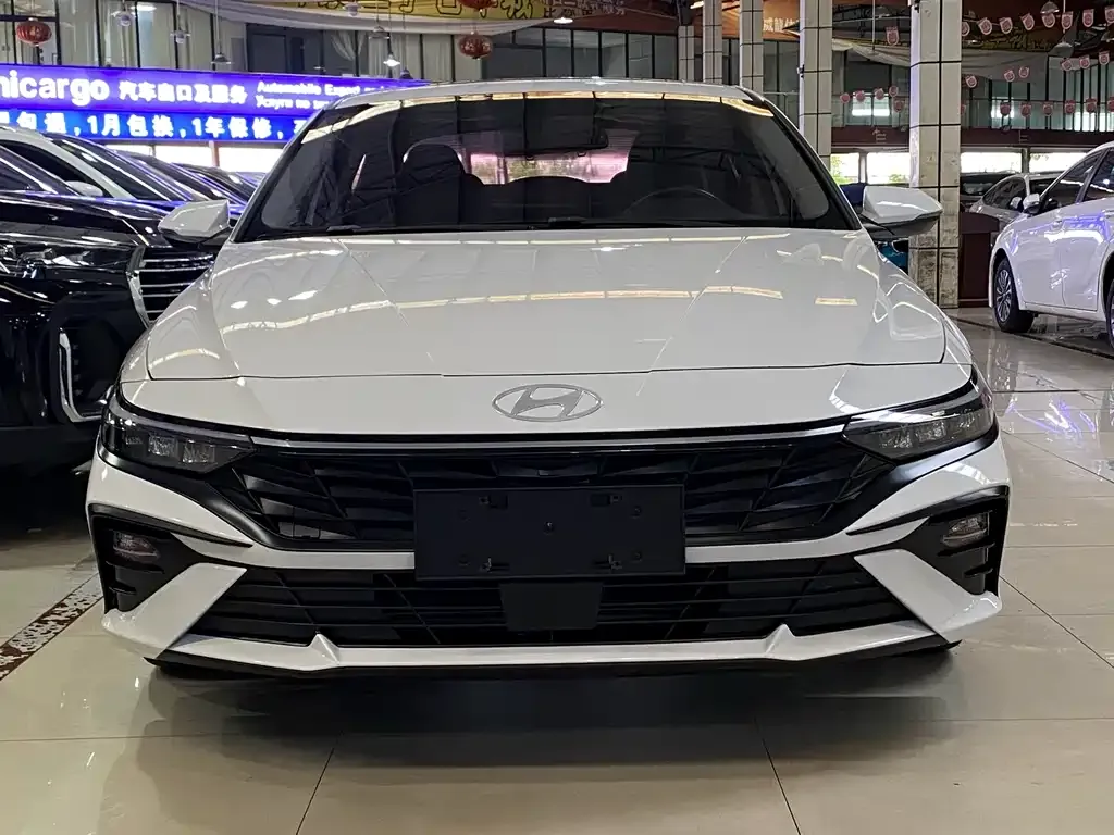 Hyundai Elantra — фото 5