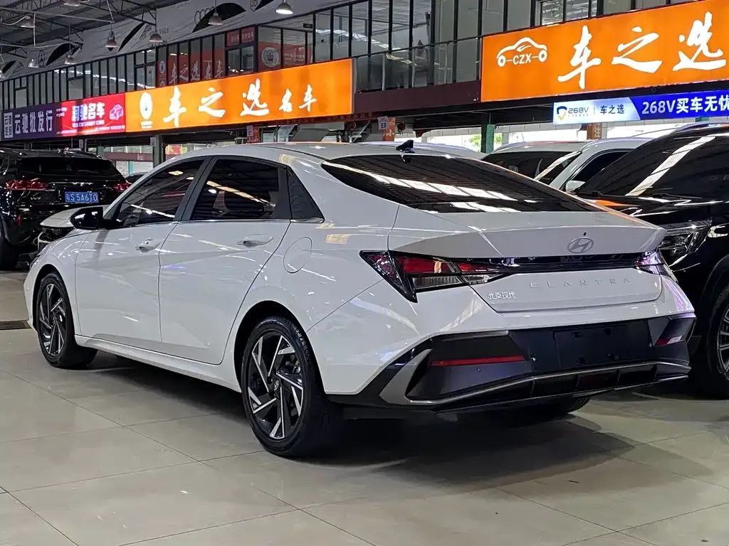 Hyundai Elantra — фото 3