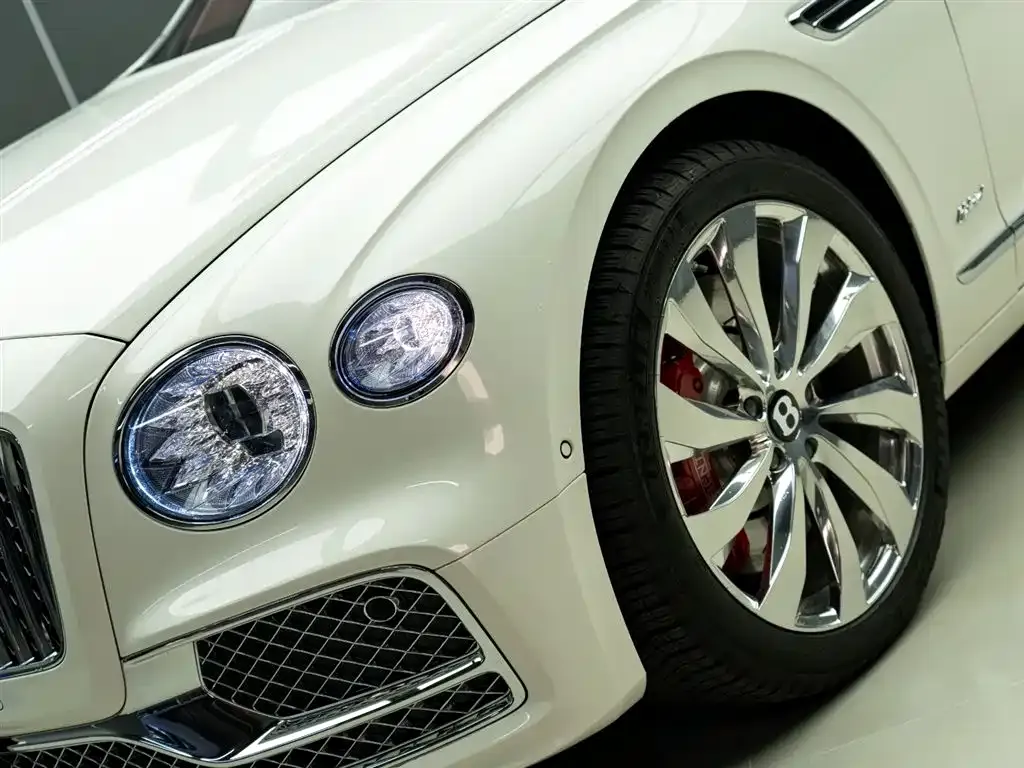 Bentley Flying Spur PHEV — фото 10