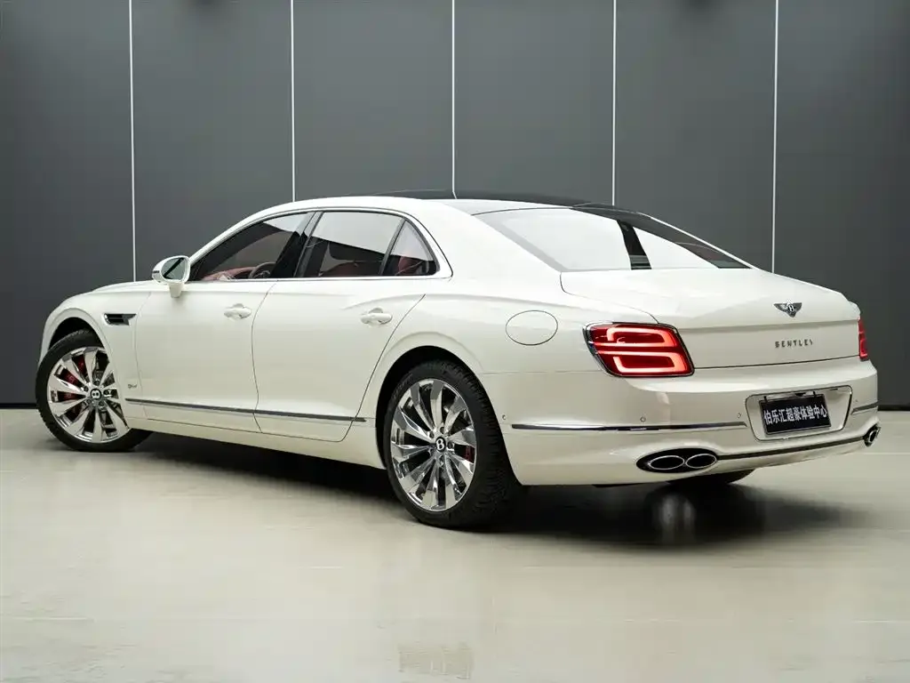 Bentley Flying Spur PHEV — фото 3