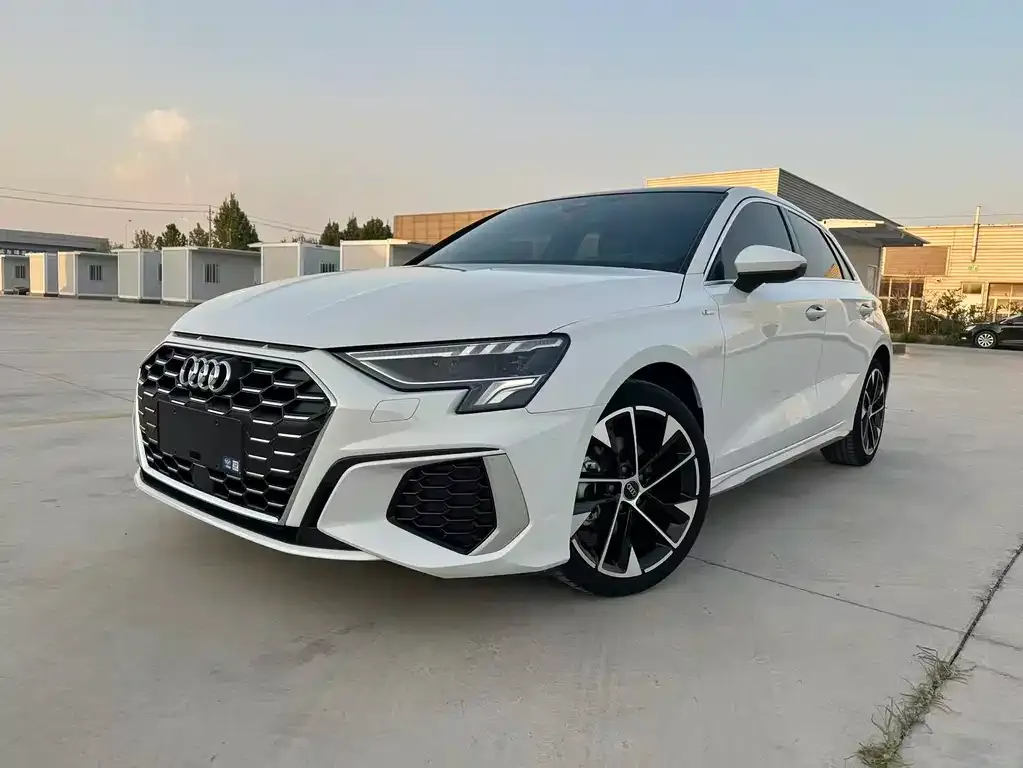 Audi A3 — фото 1