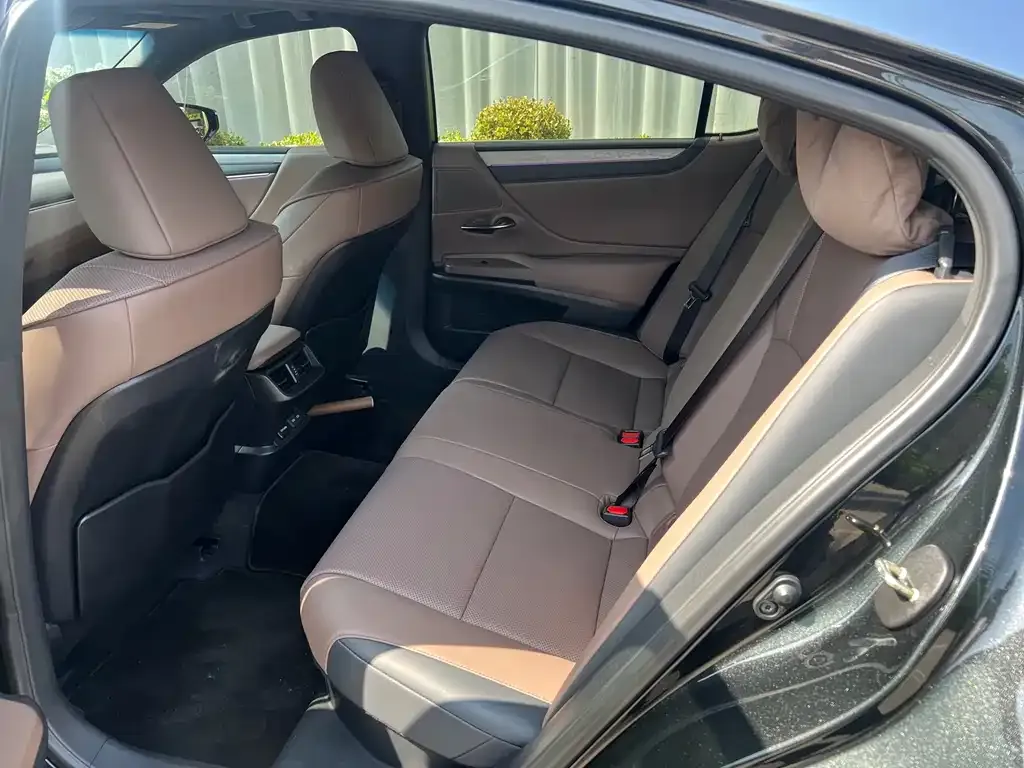 Lexus ES 2025 из CN, фото 4