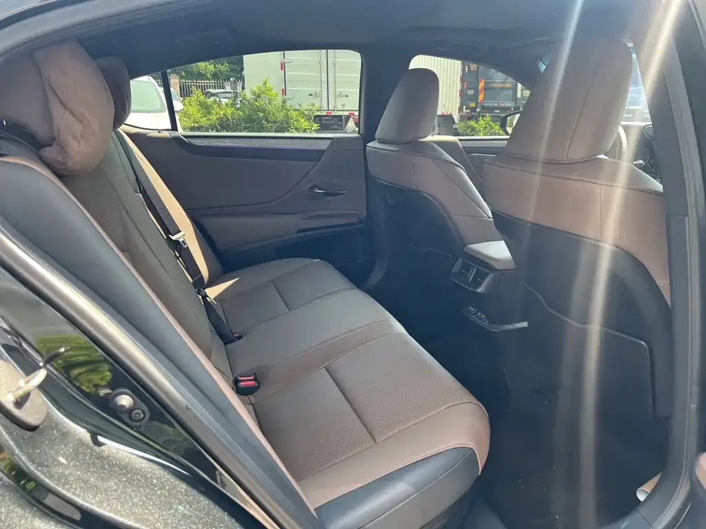 Lexus ES 2025 из CN, фото 5