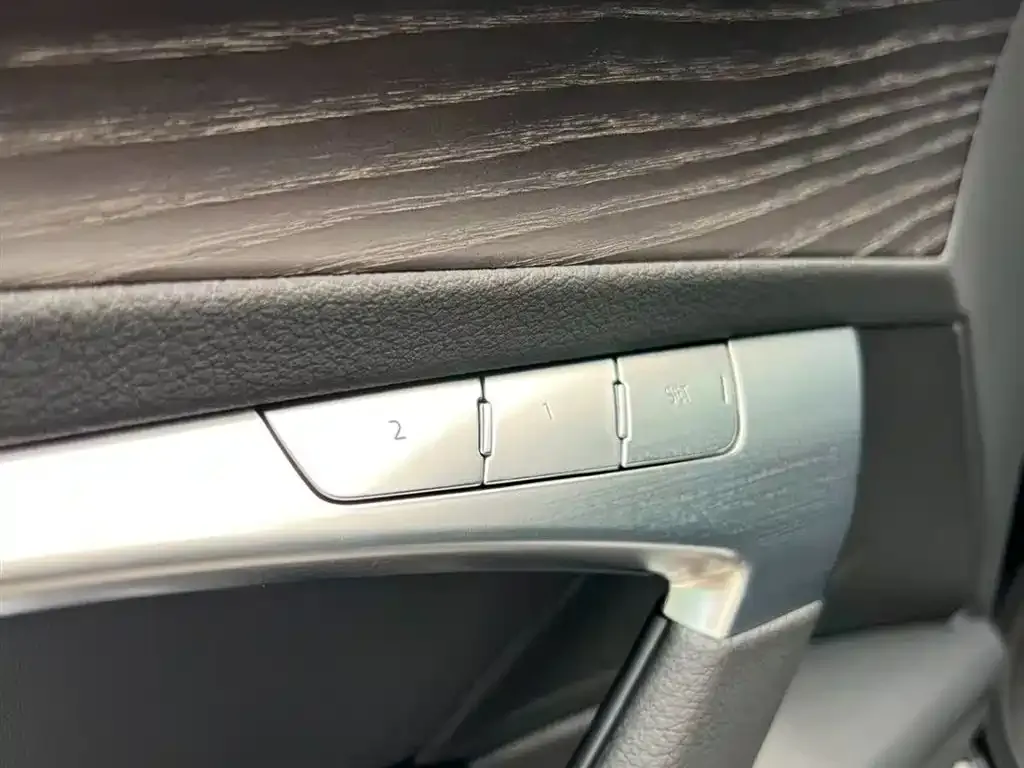 Audi A6L — фото 2