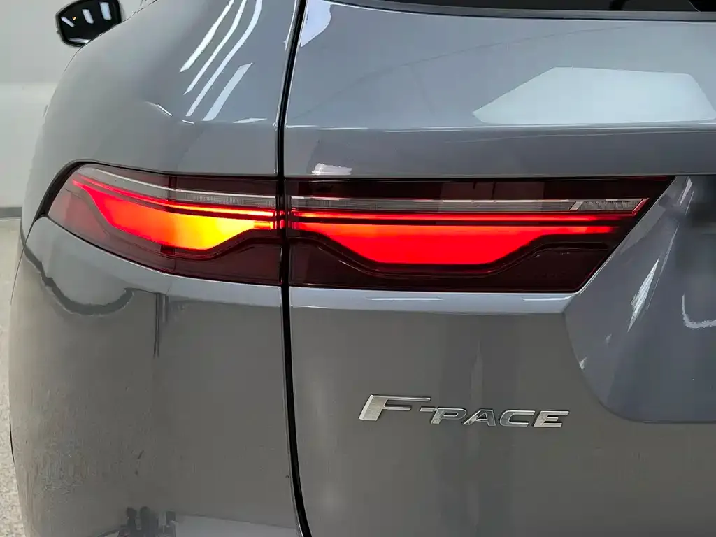 Jaguar F-PACE — фото 2