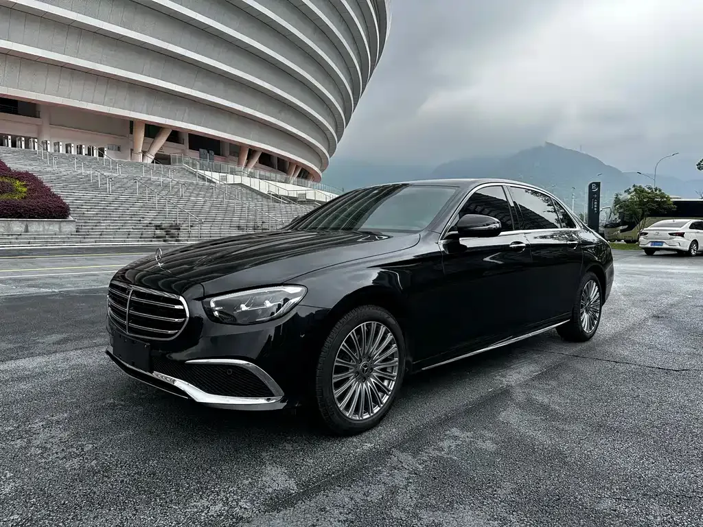 Mercedes-Benz E-Class — фото 1