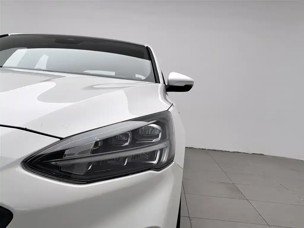 Ford Focus 2022 из CN, фото 8
