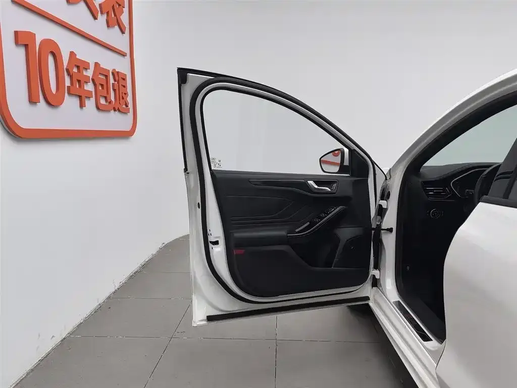 Ford Focus 2022 из CN, фото 6