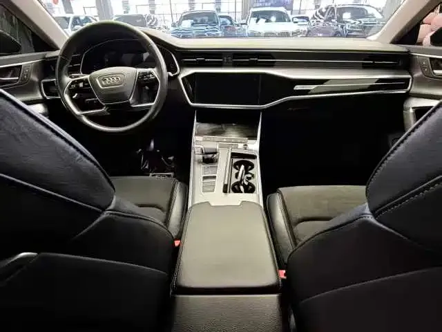 Audi A7L — фото 5