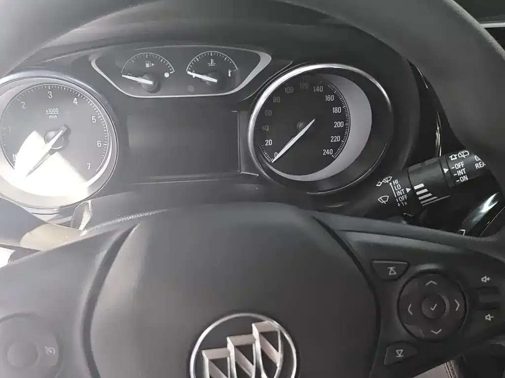 Buick Envision Plus — фото 10