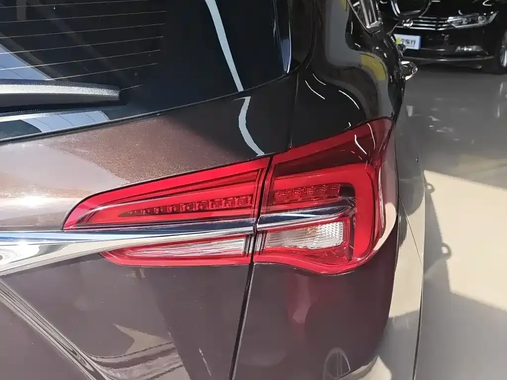 Buick Envision Plus — фото 6