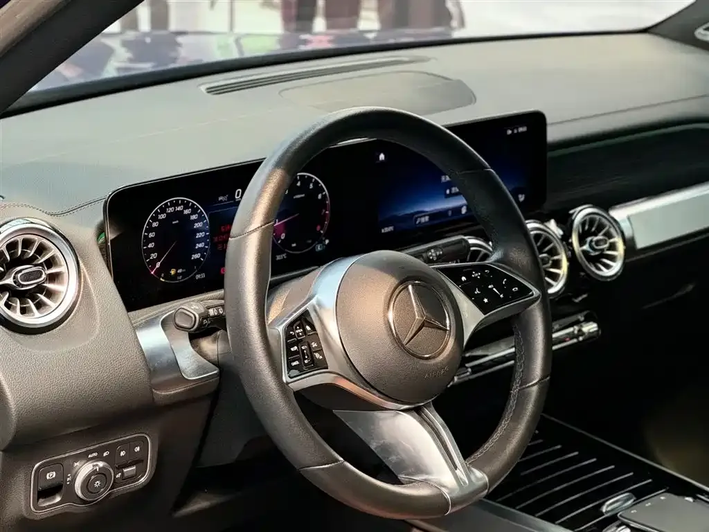 Mercedes-Benz GLB — фото 10