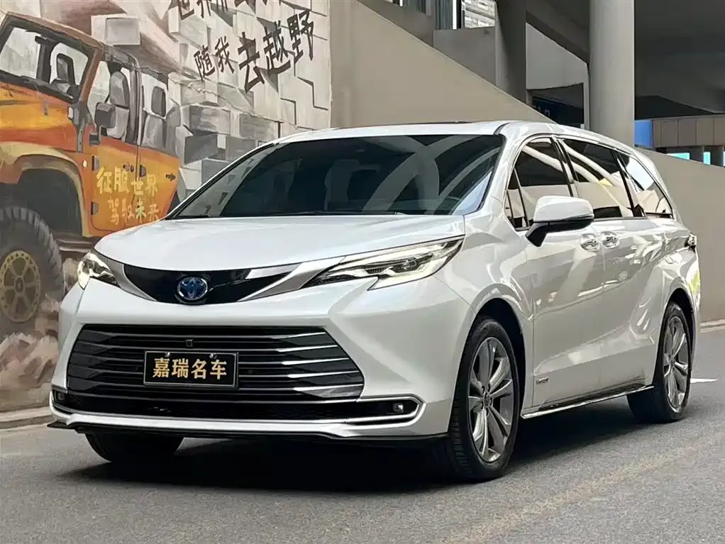 Toyota Sienna 2023 из CN, фото 1