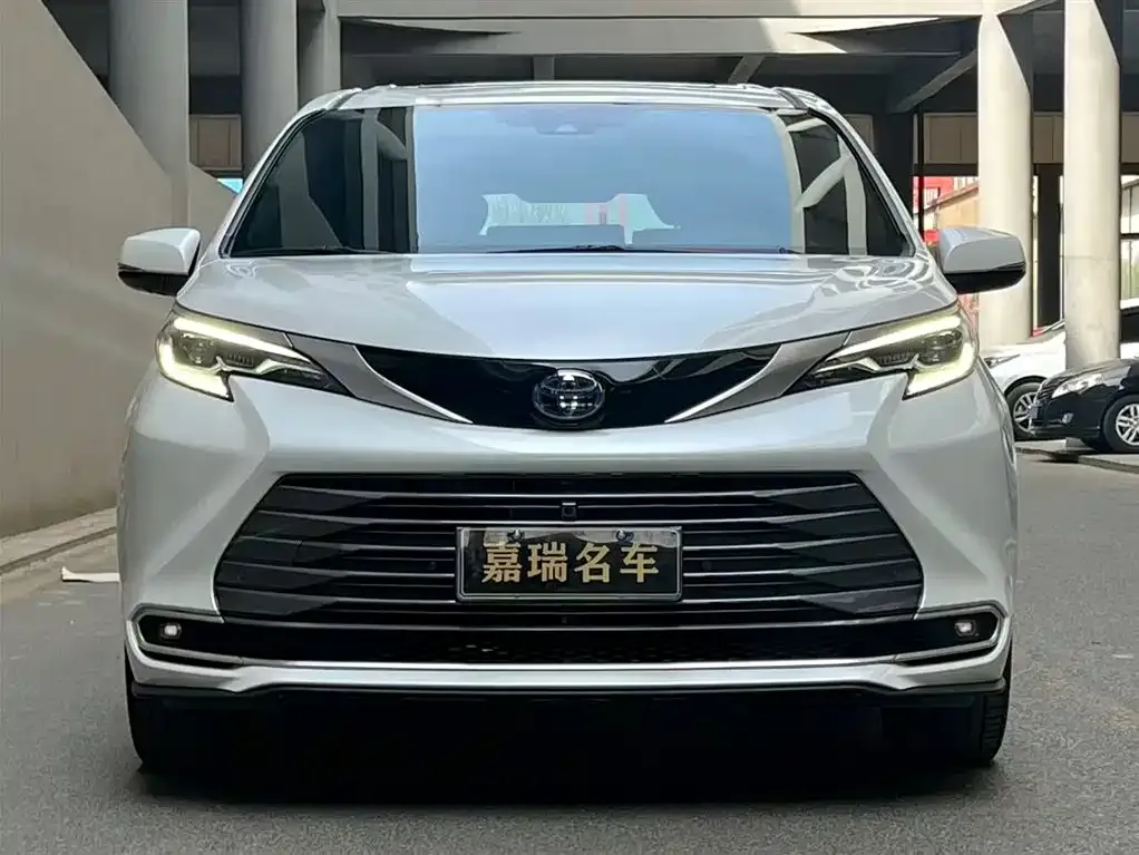 Toyota Sienna 2023 из CN, фото 4
