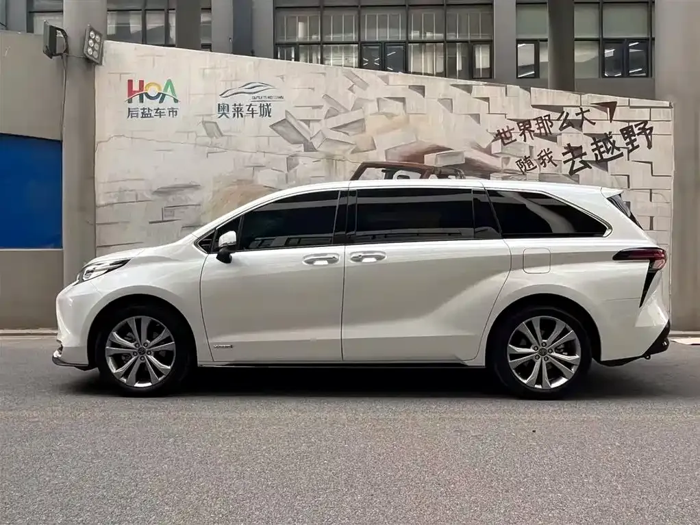 Toyota Sienna 2023 из CN, фото 8