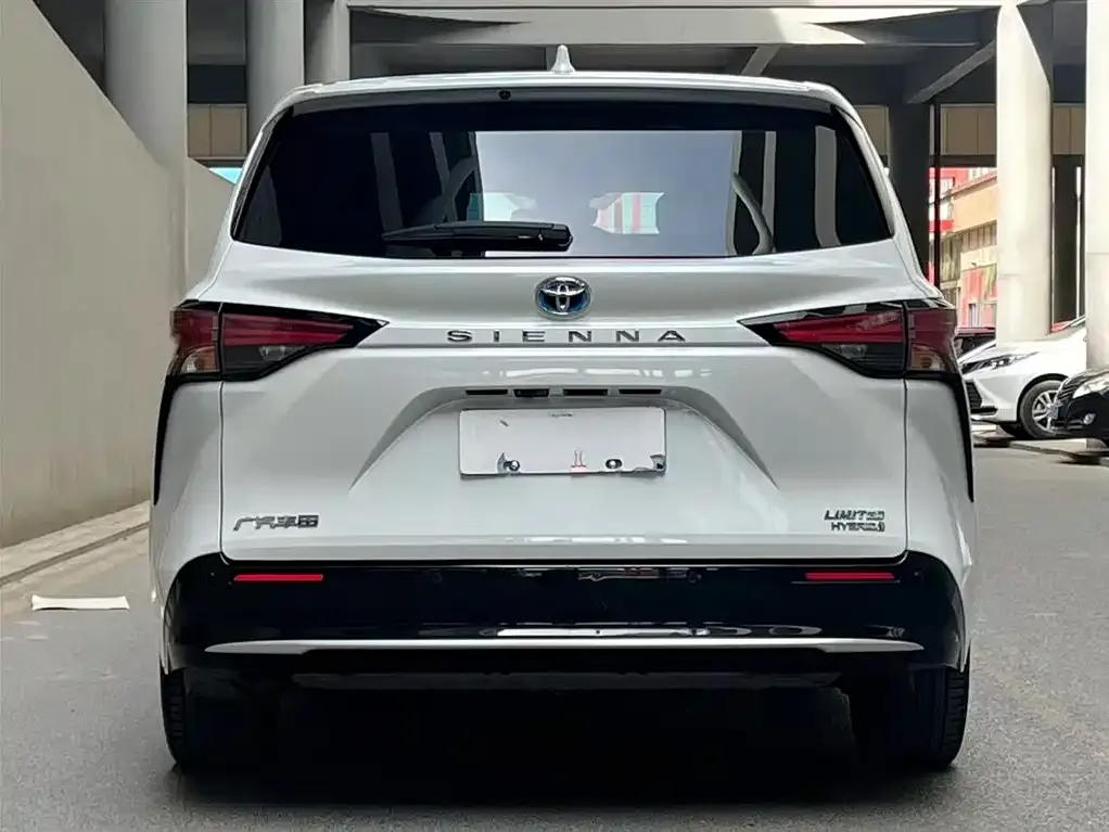 Toyota Sienna 2023 из CN, фото 6