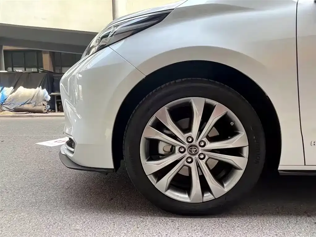 Toyota Sienna 2023 из CN, фото 3