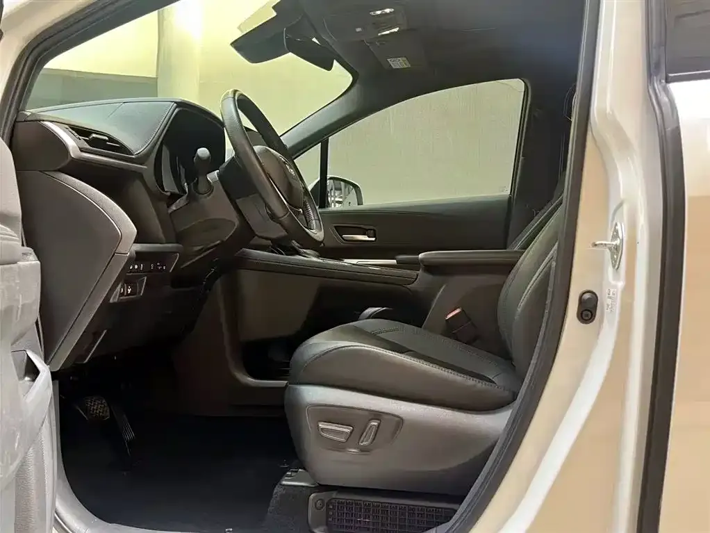 Toyota Sienna 2023 из CN, фото 10