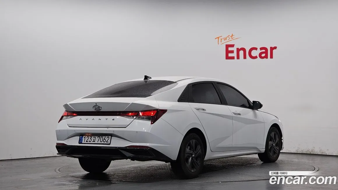 Hyundai AVANTE — фото 2
