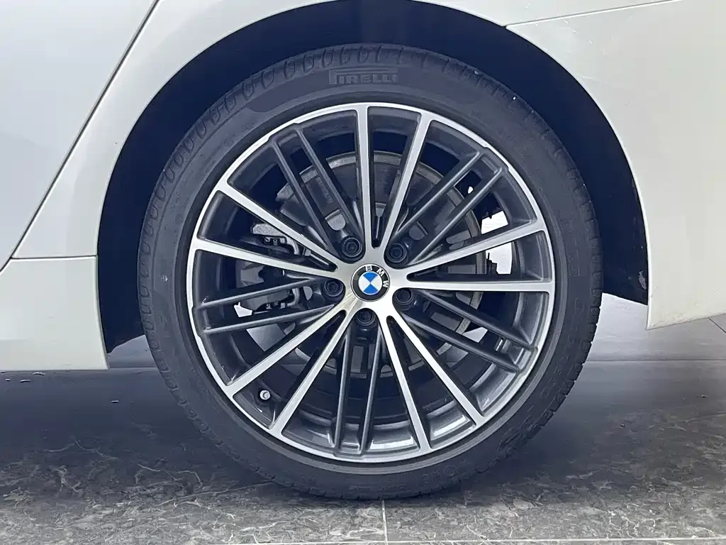 BMW 5 Series — фото 8