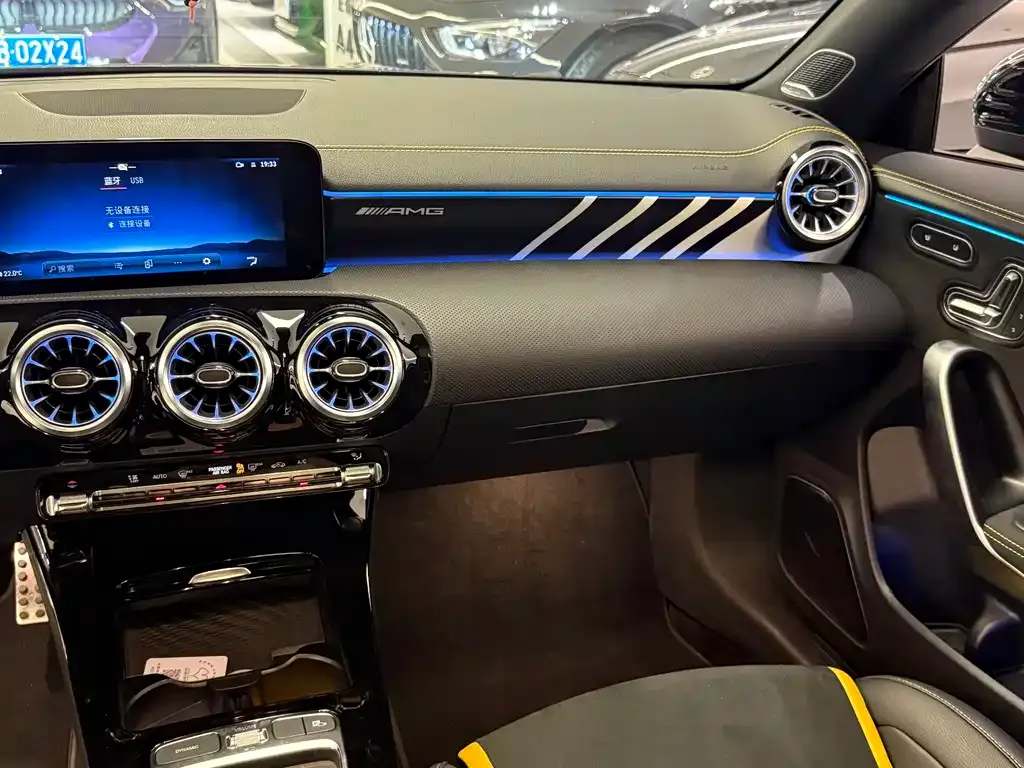 Mercedes-Benz CLA AMG — фото 10