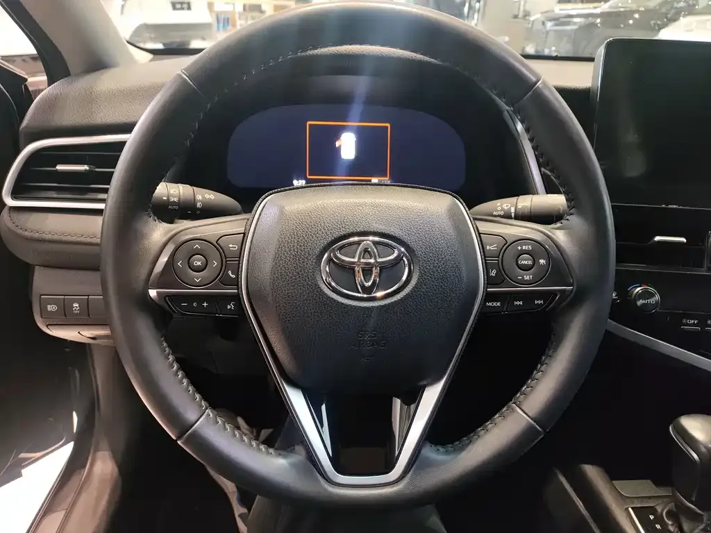 Toyota Camry — фото 6