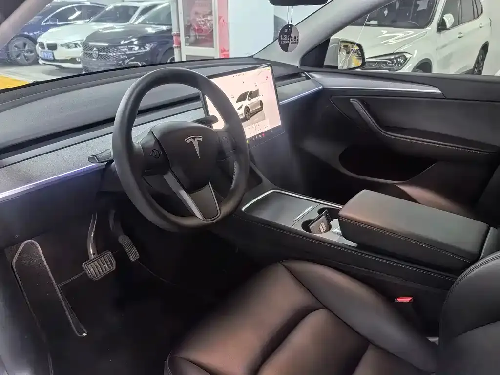 Tesla Model Y — фото 7