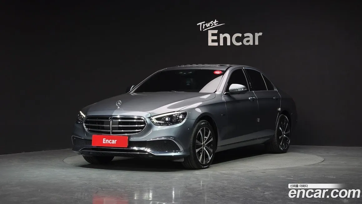 Mercedes-Benz E-Class — фото 1