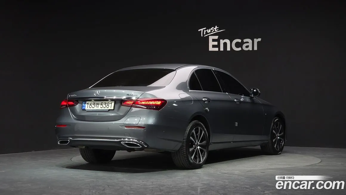 Mercedes-Benz E-Class — фото 10